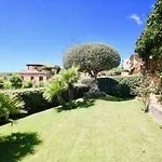 Mansion On The Hill Villa *
